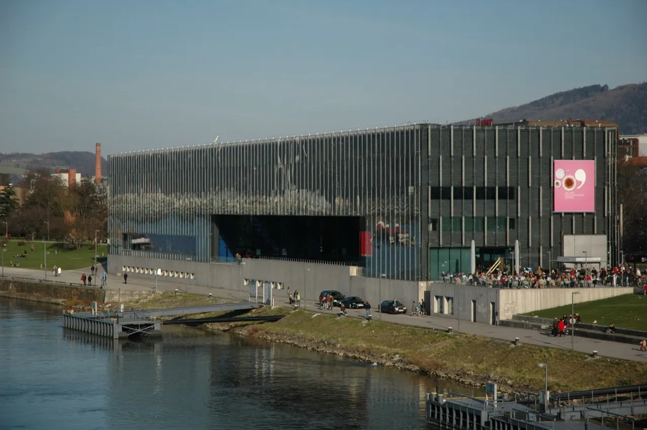 Lentos Art Museum — Linz