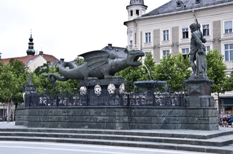 Dragon Fountain (Lindwurmbrunnen) — Klagenfurt