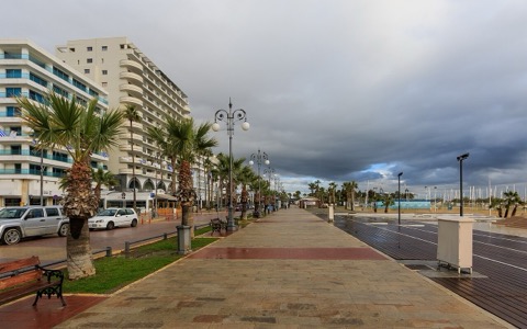 Finikoudes Promenade — Larnaca