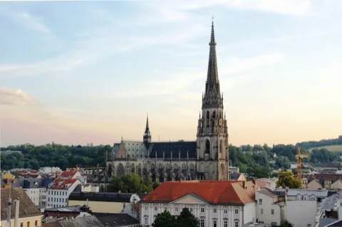 Nouvelle Cathédrale (Mariendom) — Linz