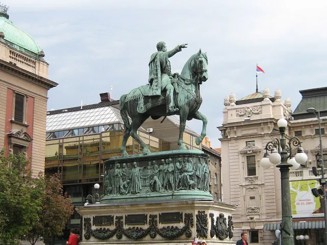 Spomenik knezu Mihailu — Beograd