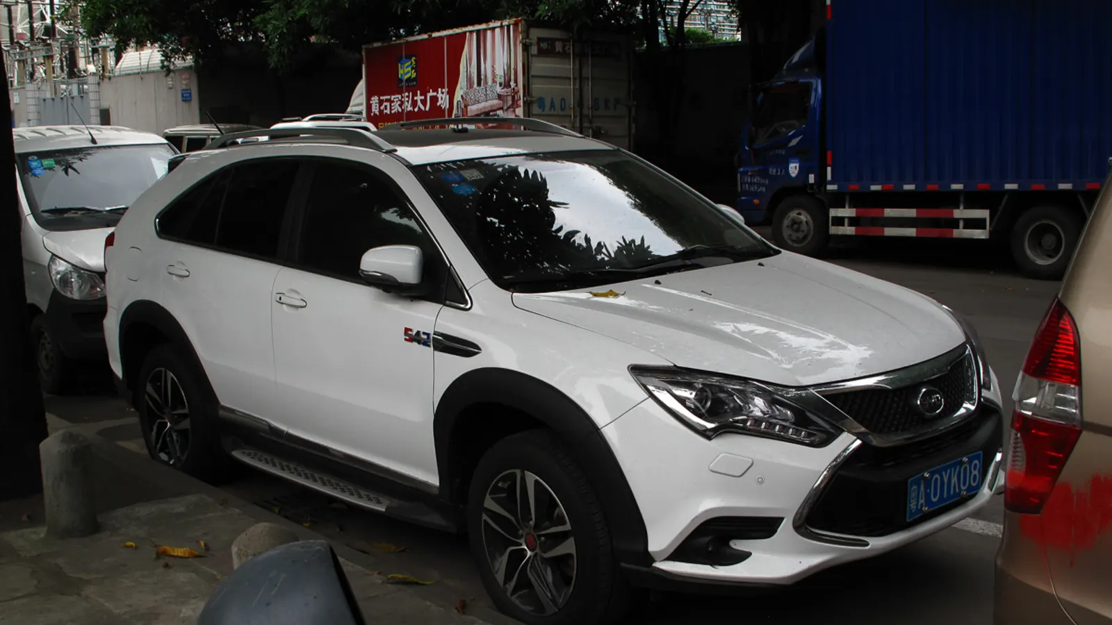 Kineski SUV hibrid sa dva elektromotora i 310 kilometara električnog dometa